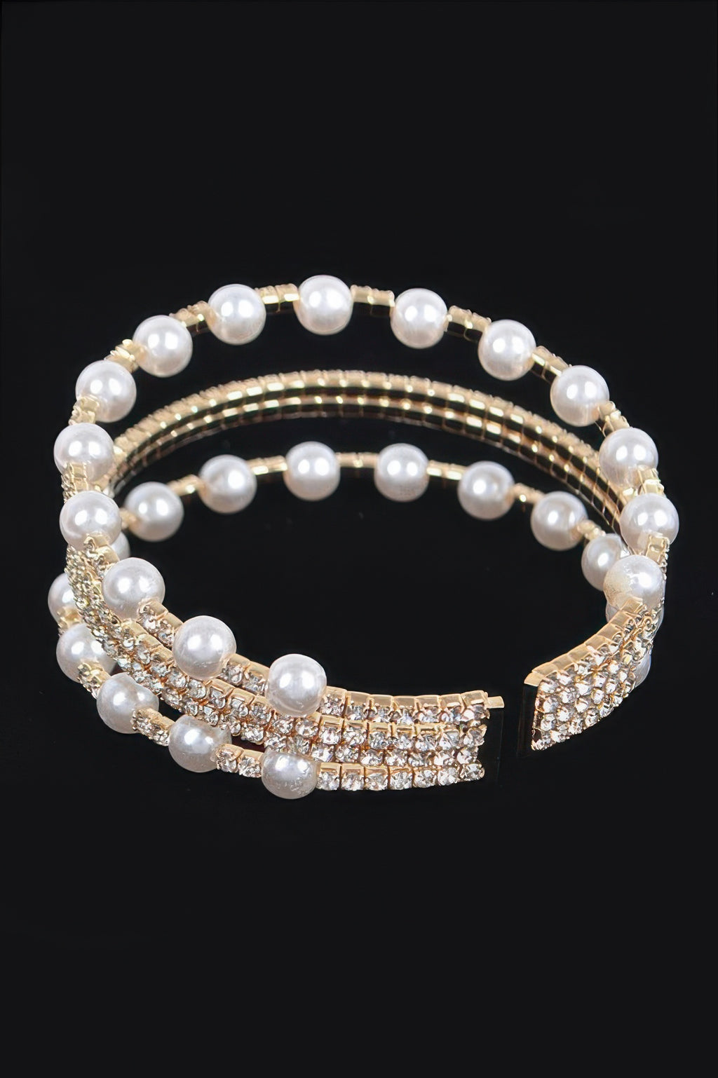 Pearl&stone wire bracelet with pearl beads and gold crystal centerpiece