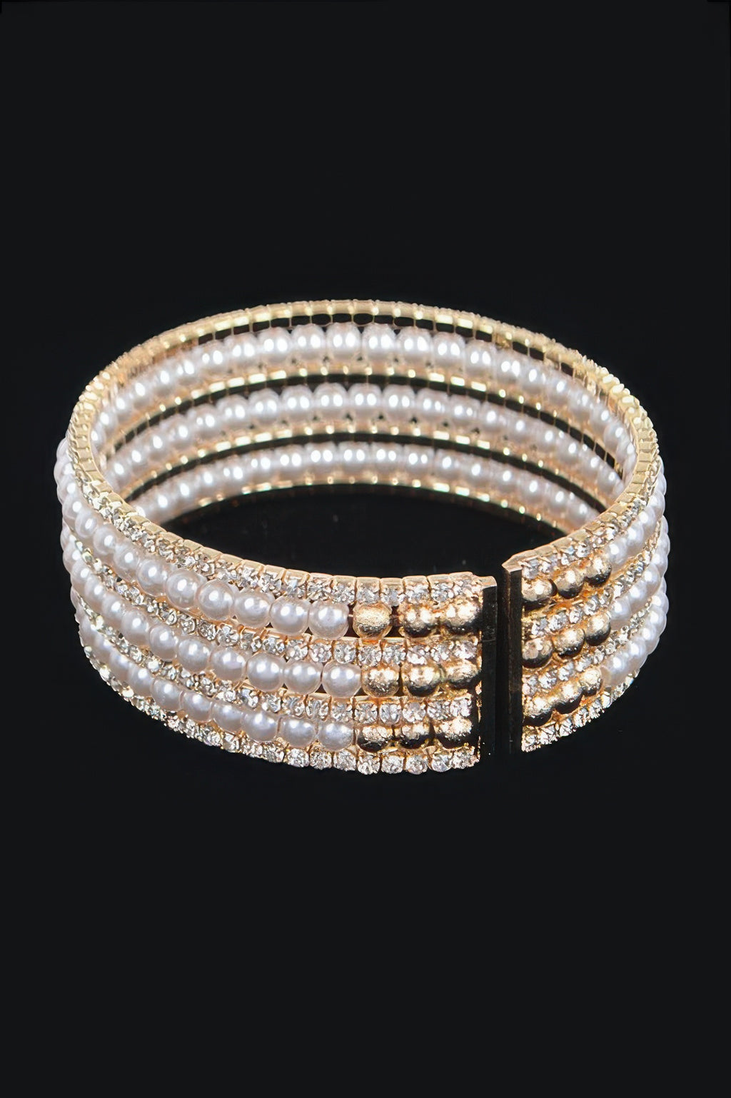 Pearl&stone wire bracelet: white pearls with gold-toned crystal band and curved clasp