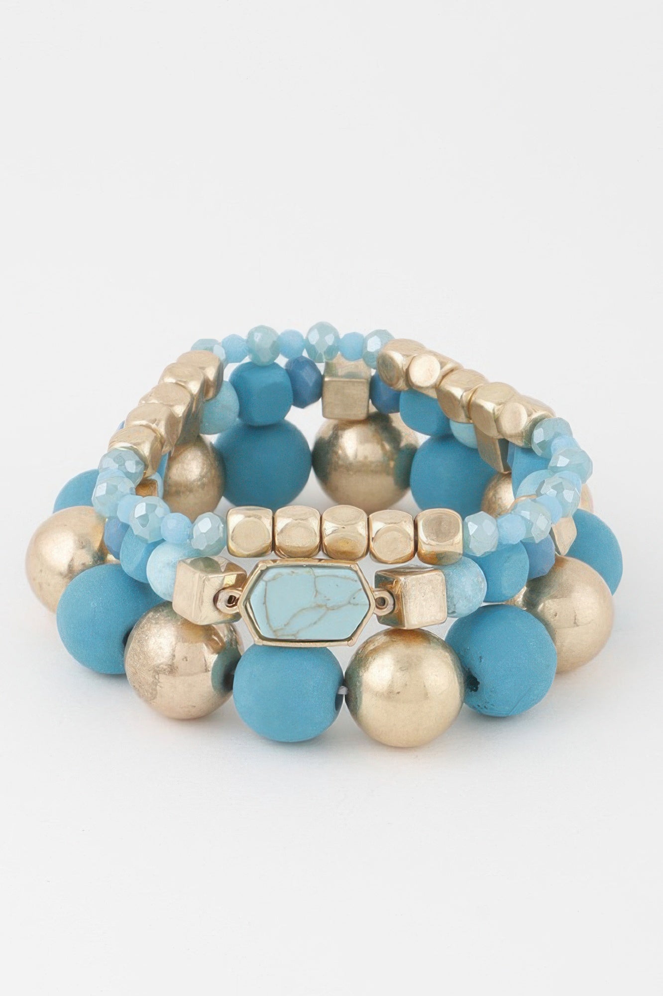 Multi Stone Beaded Bracelet: türkisfarbene Perlen, goldfarbener Verschluss mit Stein