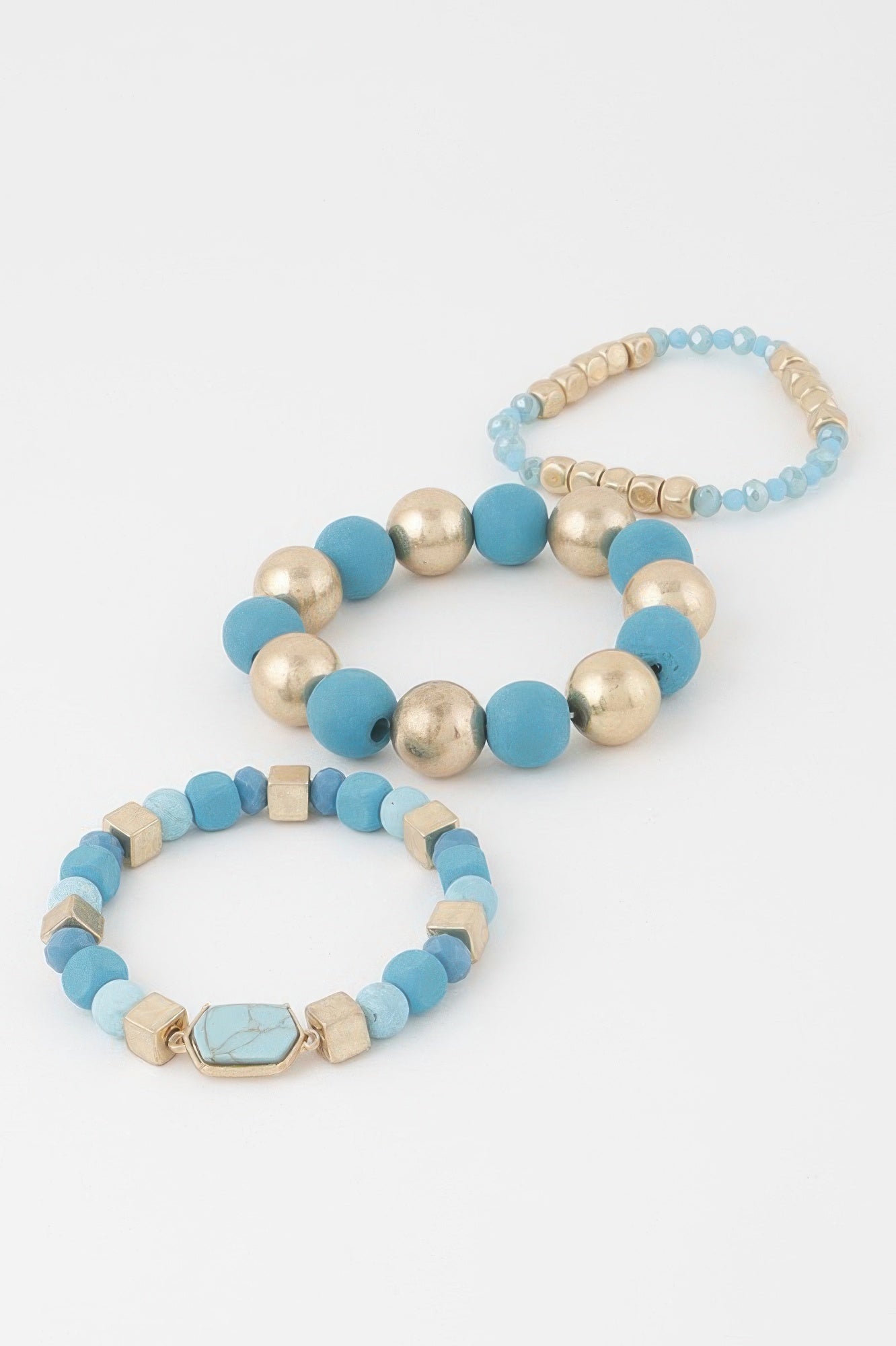 Multi Stone Beaded Bracelet Set mit türkisfarbenen Perlen und rechteckigem Stein