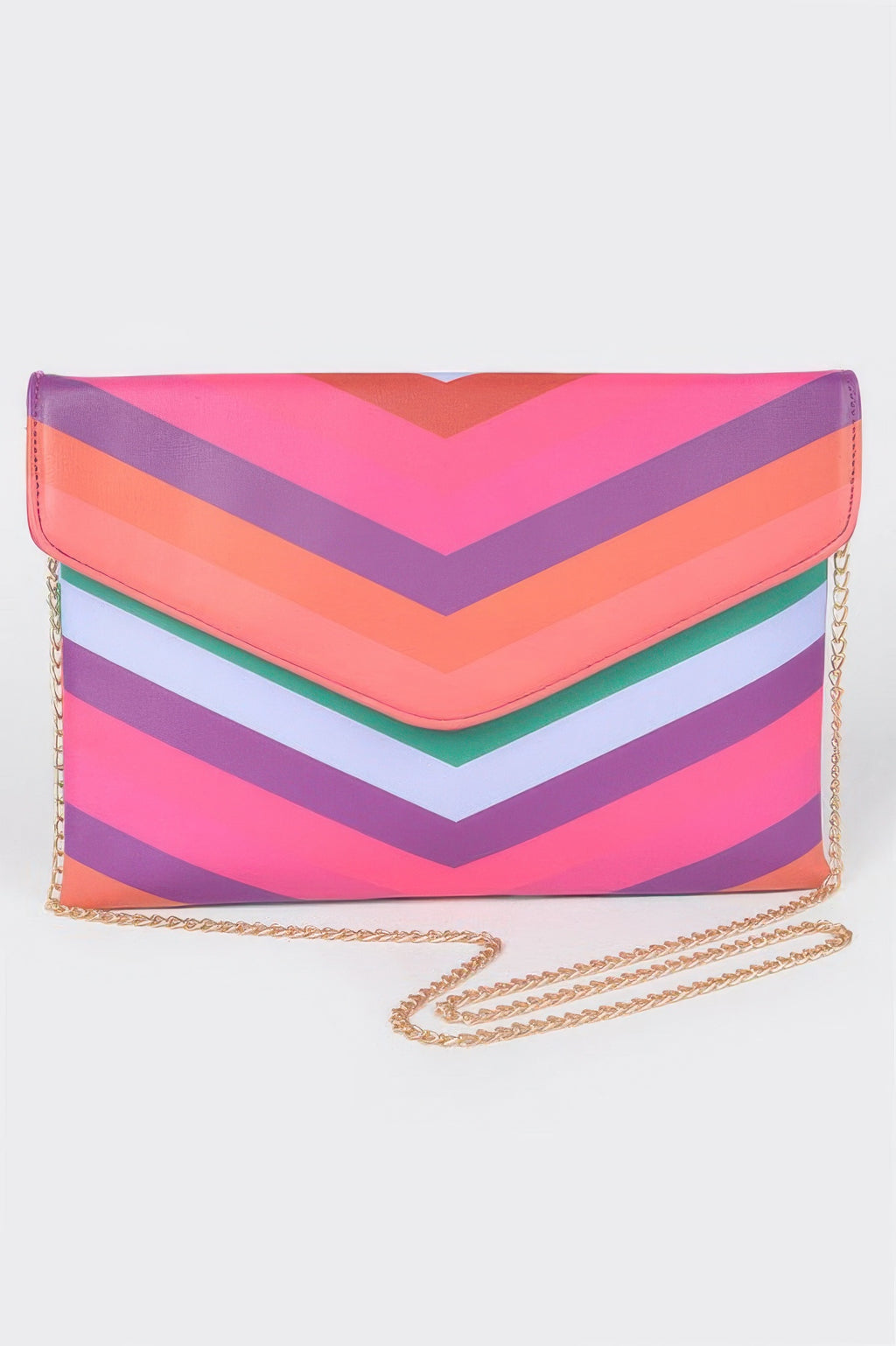 Sobre clutch multicolor con solapa y cadena, patrón chevron rosa y morado