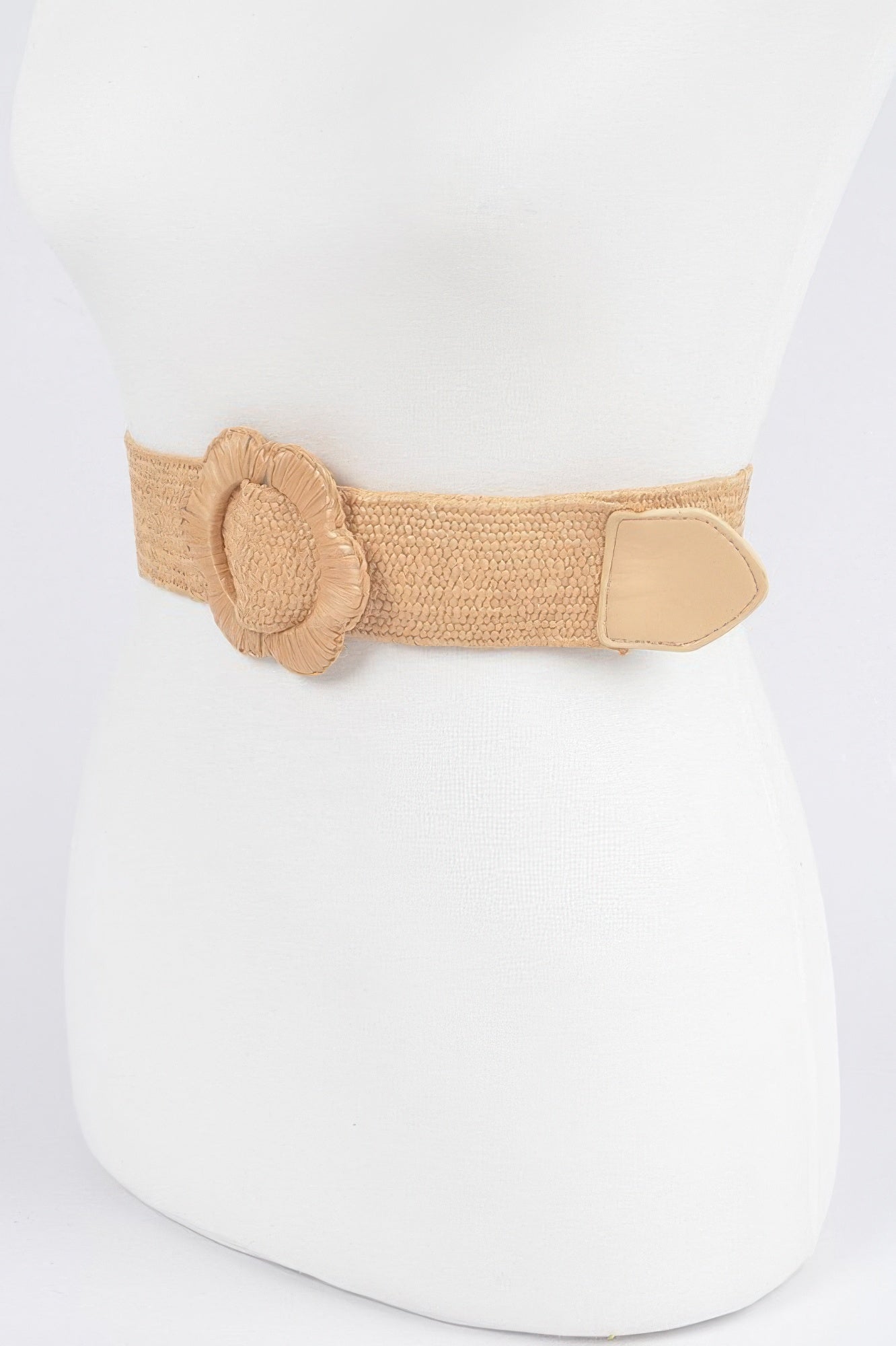 Faux straw elastic belt in khaki beige, side view with flower applique and end tab