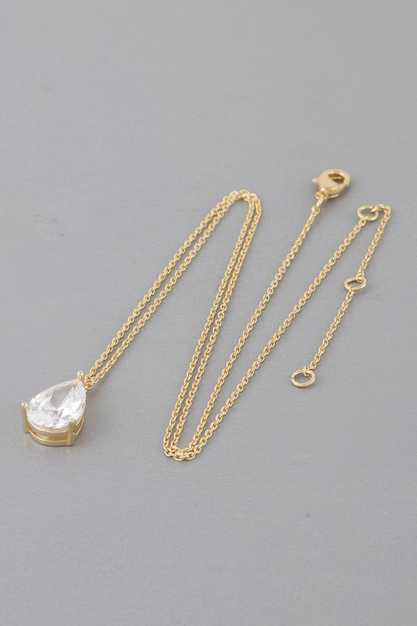 Gold rhinestone teardrop pendant necklace with clear teardrop stone