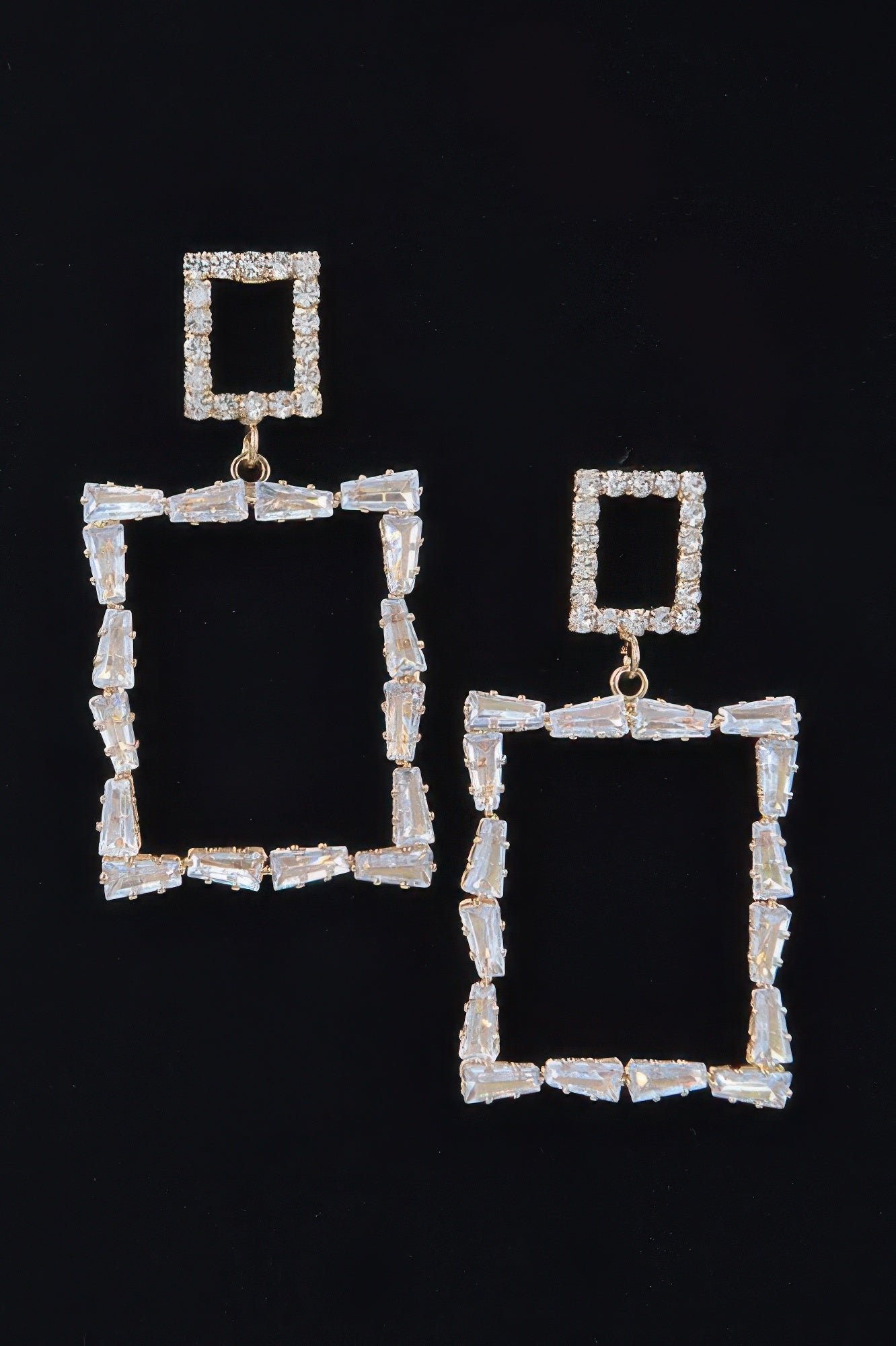 Multi-Rhinestone Dangle Ohrringe, goldfarbener Rahmen mit klarem Quadrat-Anhänger