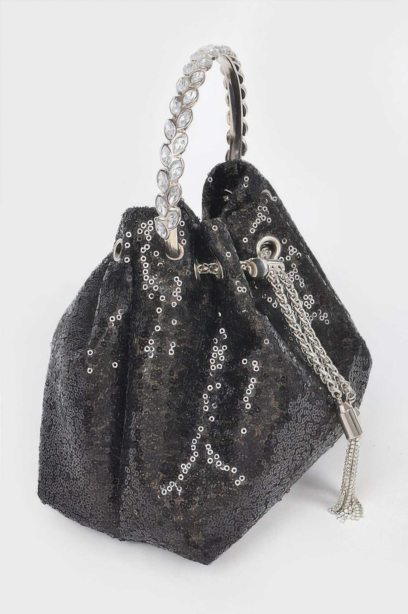 Schwarze Paillettentasche Bucket Bag mit Kettenhenkel, Schnürverschluss und Quasten