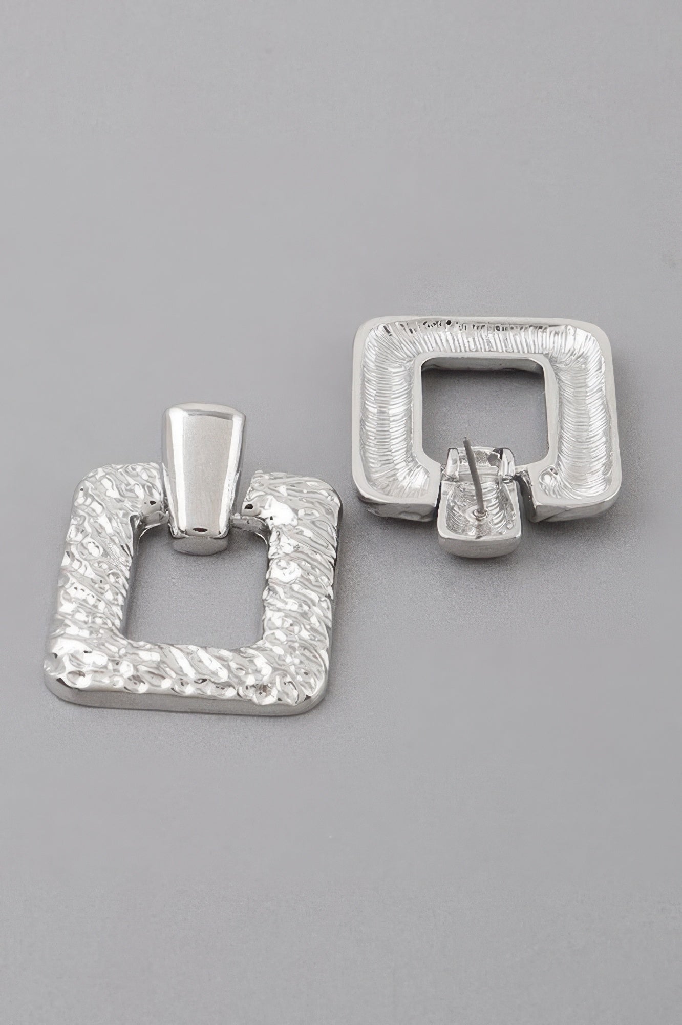 Silver-tone hammered frame cut earrings, square cutout with vertical top bar