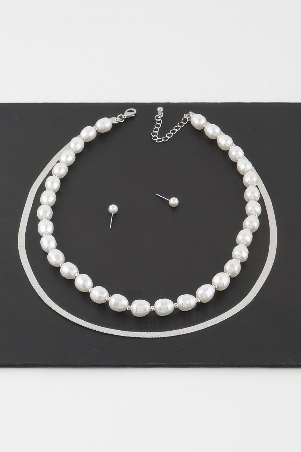 Stone Snake Chain necklace with white pearls, plus matching stud earrings