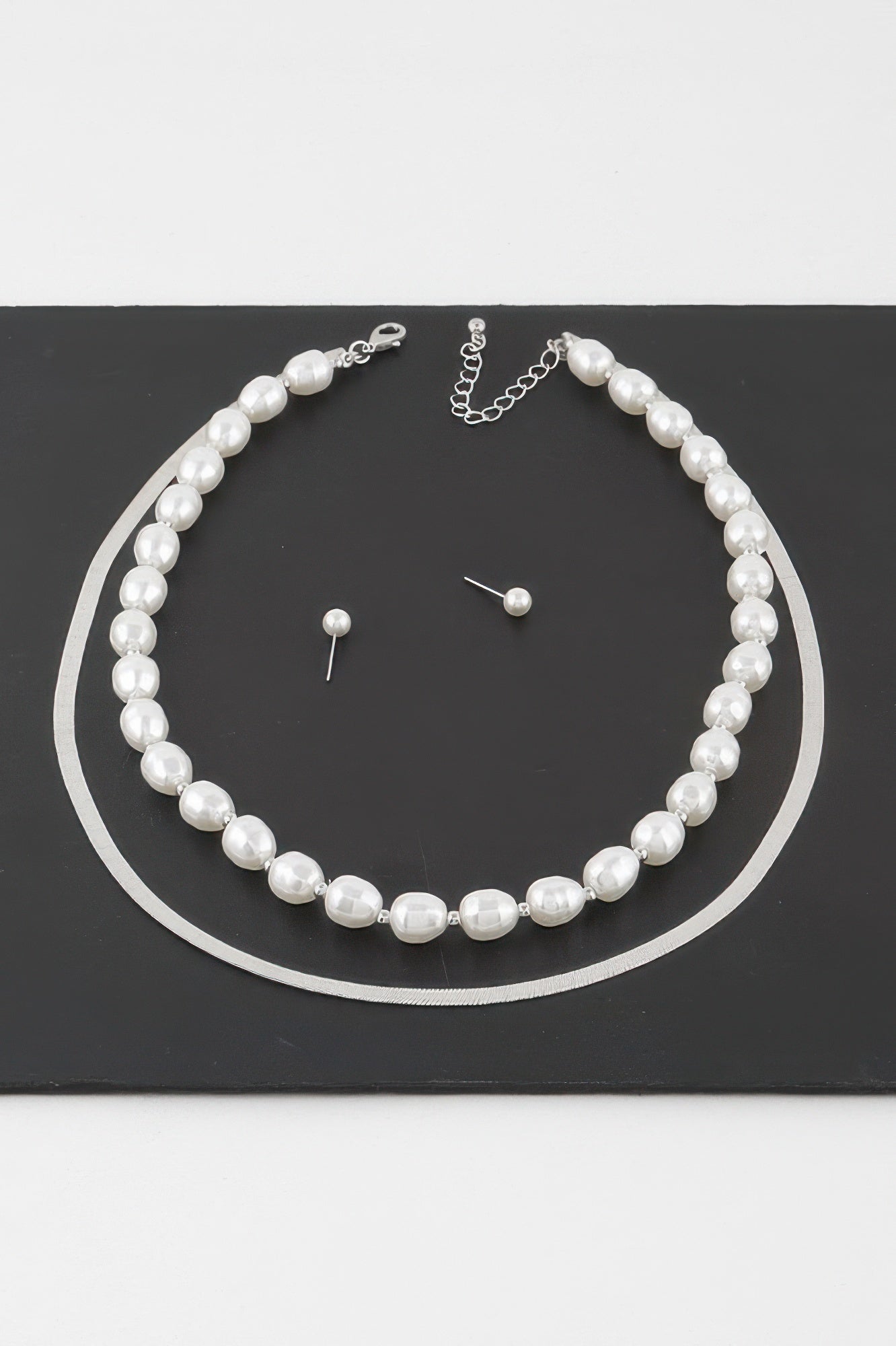 Stone Snake Chain necklace with white pearls, plus matching stud earrings