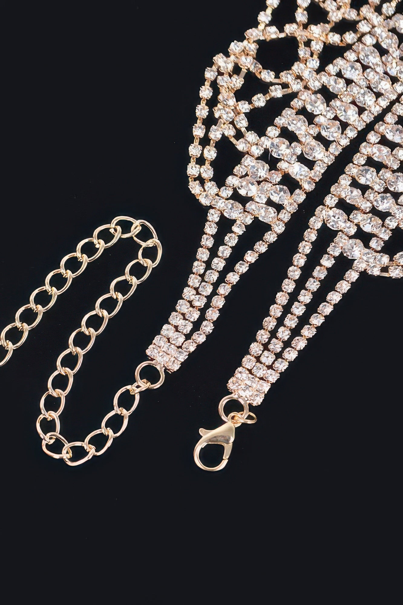 Goldfarbene Kette und Verlängerung mit Ringverschluss am Rhinestone-Halsband