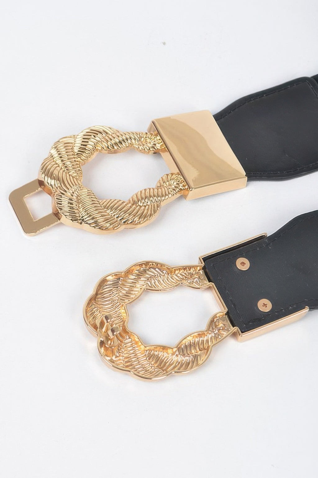 Twist Link Cuff elastic belt close-up: gold-tone chain links and square metal buckles