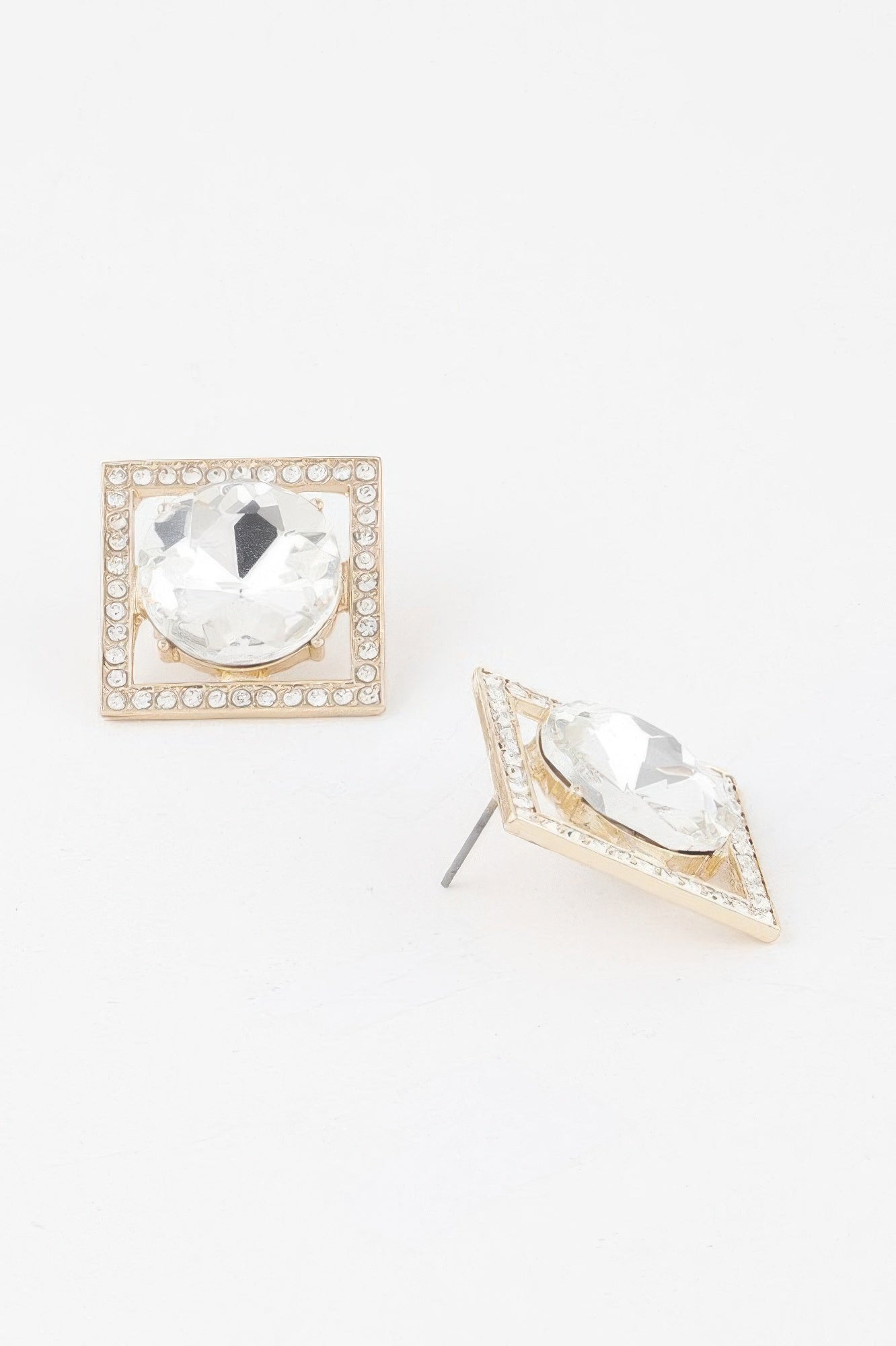 Rechteckige Goldfarbene Strass-Stud-Ohrringe mit klarem ovalem Stein im Rahmen