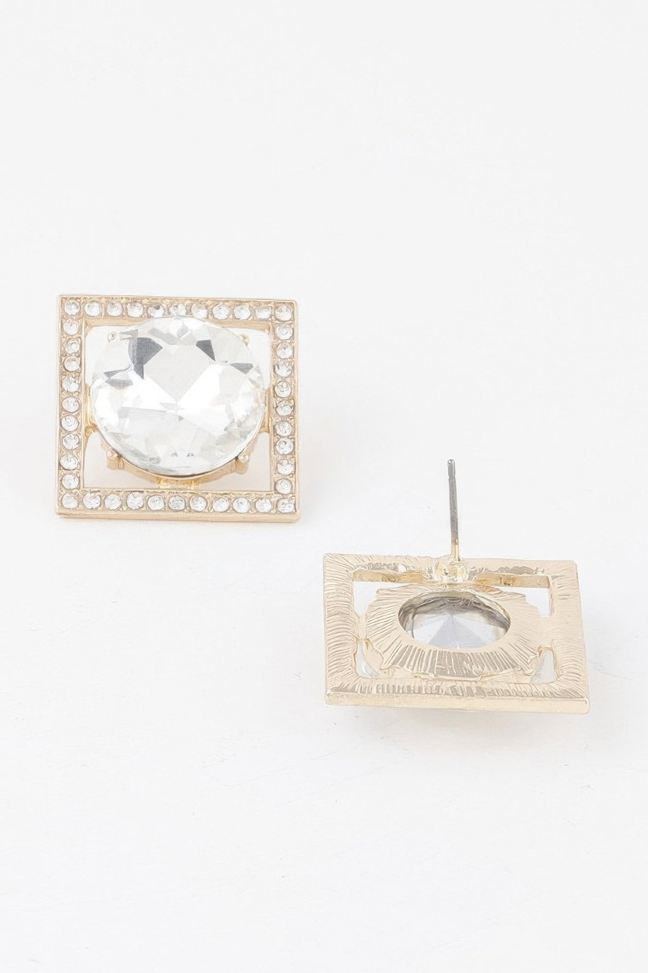 Goldfarbene Strass-Stud-Ohrringe: rechteckiger Rahmen, ovaler Stein und Ohrstecker