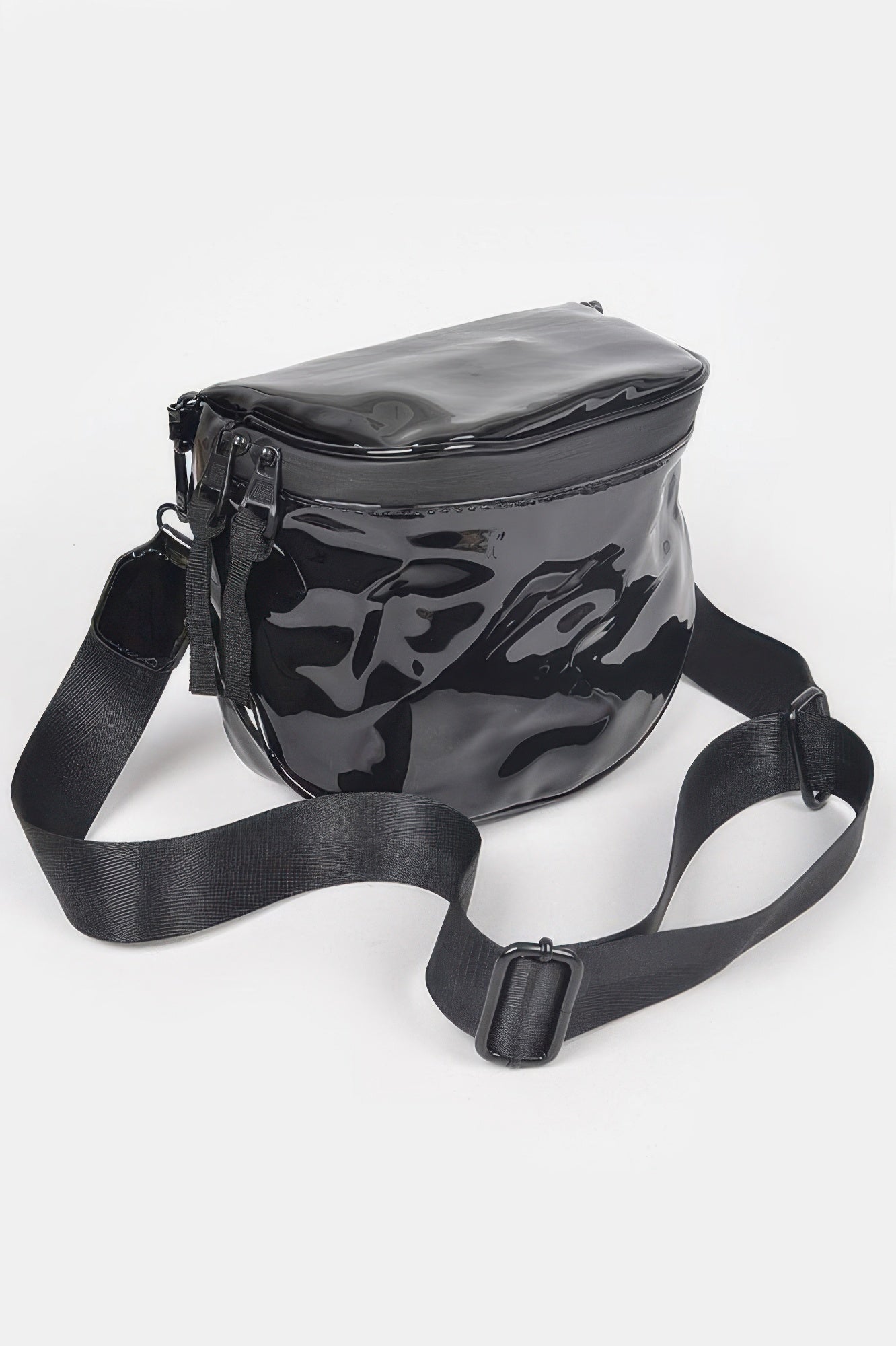 Enamel Gürteltasche, schwarze Lacktasche mit Schultergurt und Reißverschluss