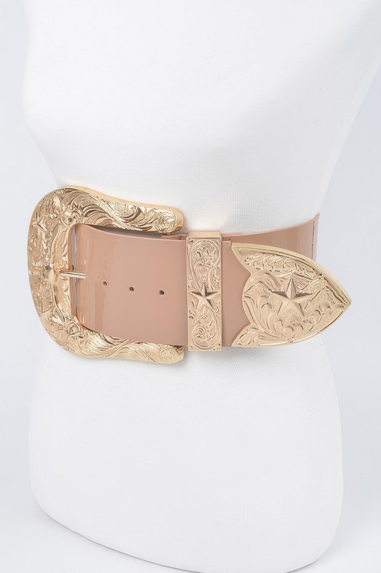Oversized waist belt: nude strap with gold oval cutout end and star-stamped center.