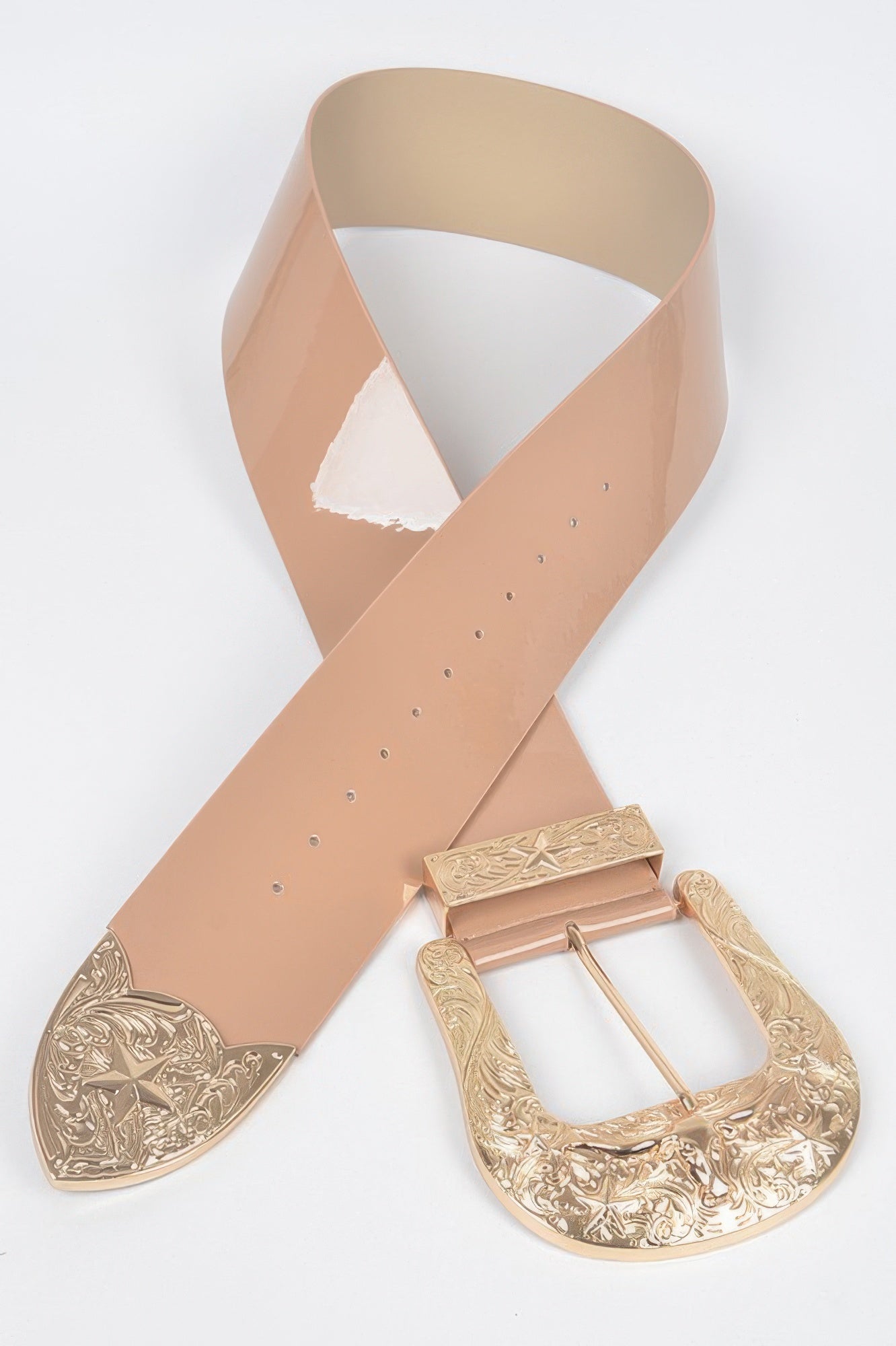 Oversized waist belt set: nude strap with gold engraved buckle and pointed decorative ends.