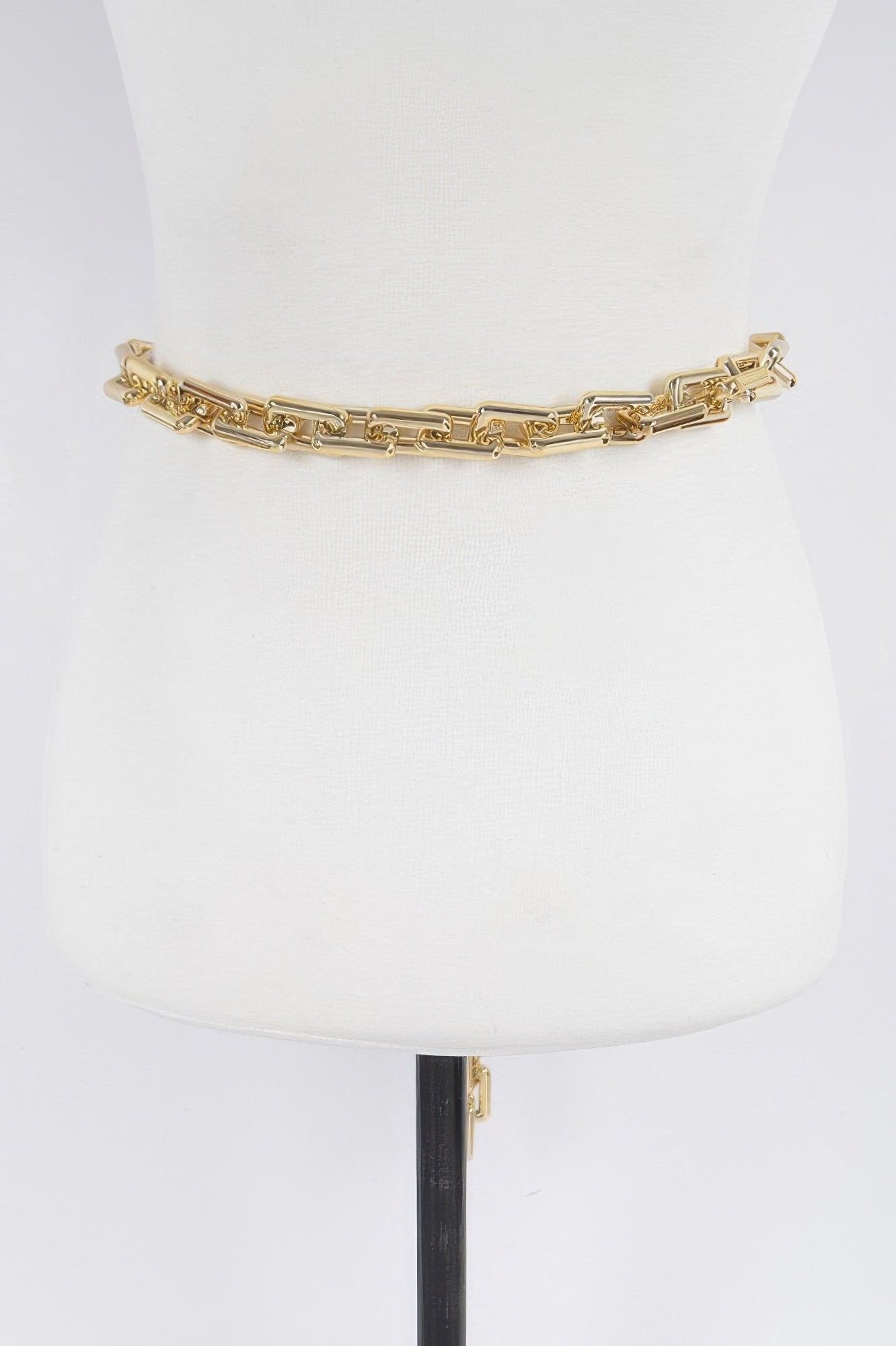 Gold link chain belt, flat view with adjustable fastening