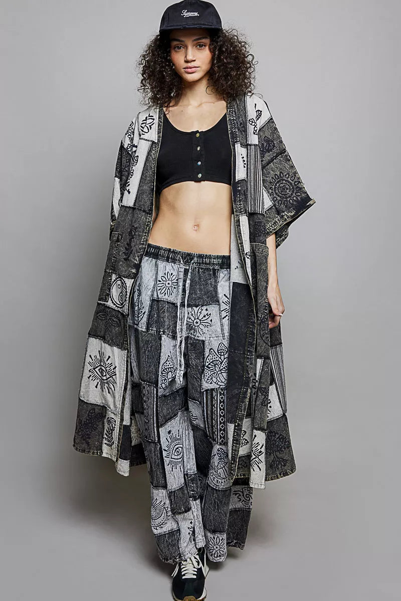 Longline-Cardigan mit offenem Frontschnitt und schwarz-weißem Patchwork mit Mustern