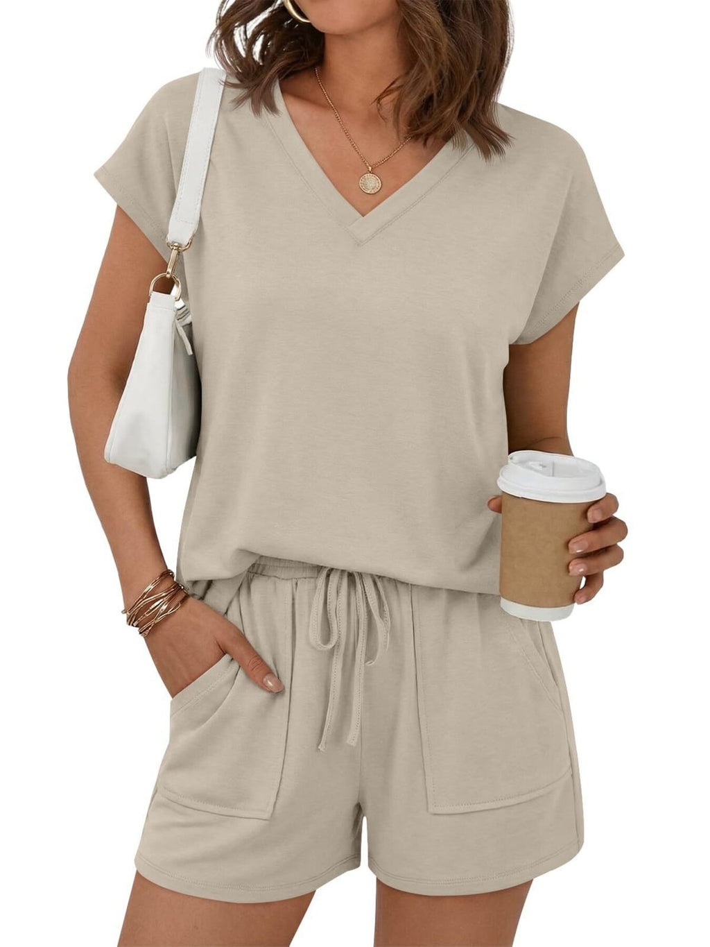 Conjunto albaricoque: camiseta de cuello V y shorts con cintura elástica y cordón