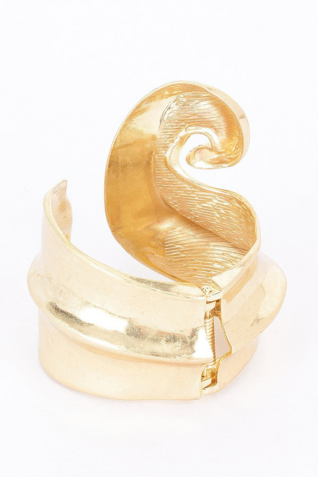 Gold spring hinge bracelet with sculpted S center and ribbed hinge