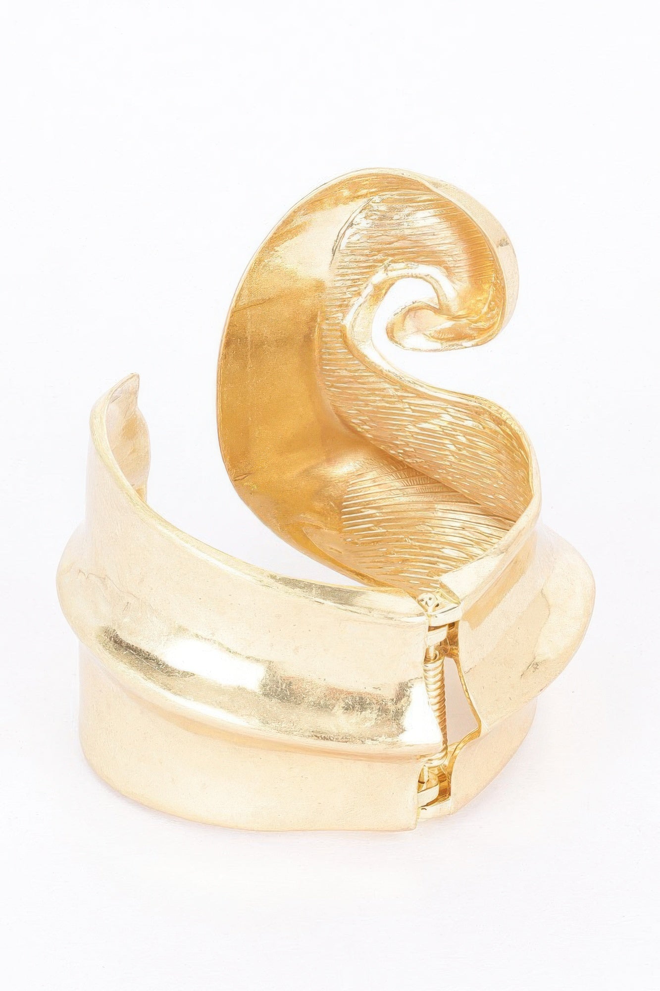 Gold spring hinge bracelet with sculpted S center and ribbed hinge