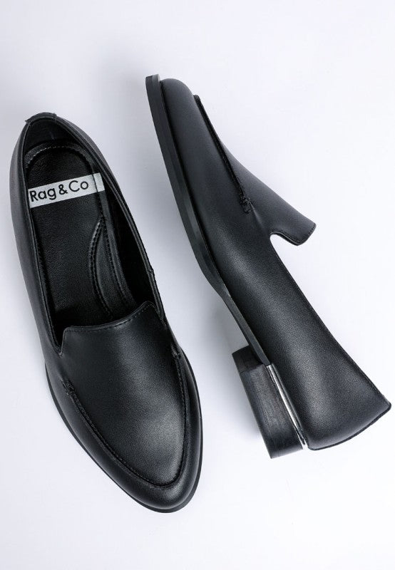 Anna Suede Leather Loafers in Schwarz, seitliche Ansicht mit niedrigem Blockabsatz
