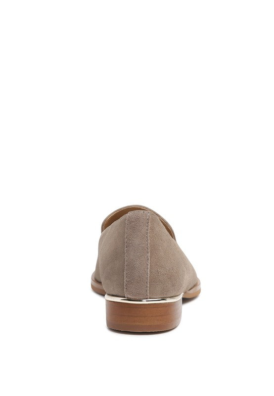 Anna Suede Leather Loafers in Taupe, Rückansicht mit Gummisohle und Blockabsatz