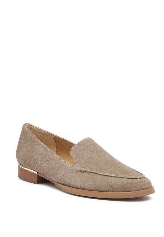 Anna Suede Leather Loafers, Taupe, Vorderseitenansicht mit kleiner Ziernaht am Rist