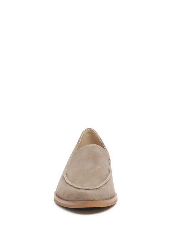 Anna Suede Leather Loafers in Taupe, Fersenansicht mit geschlossener Rückkappe