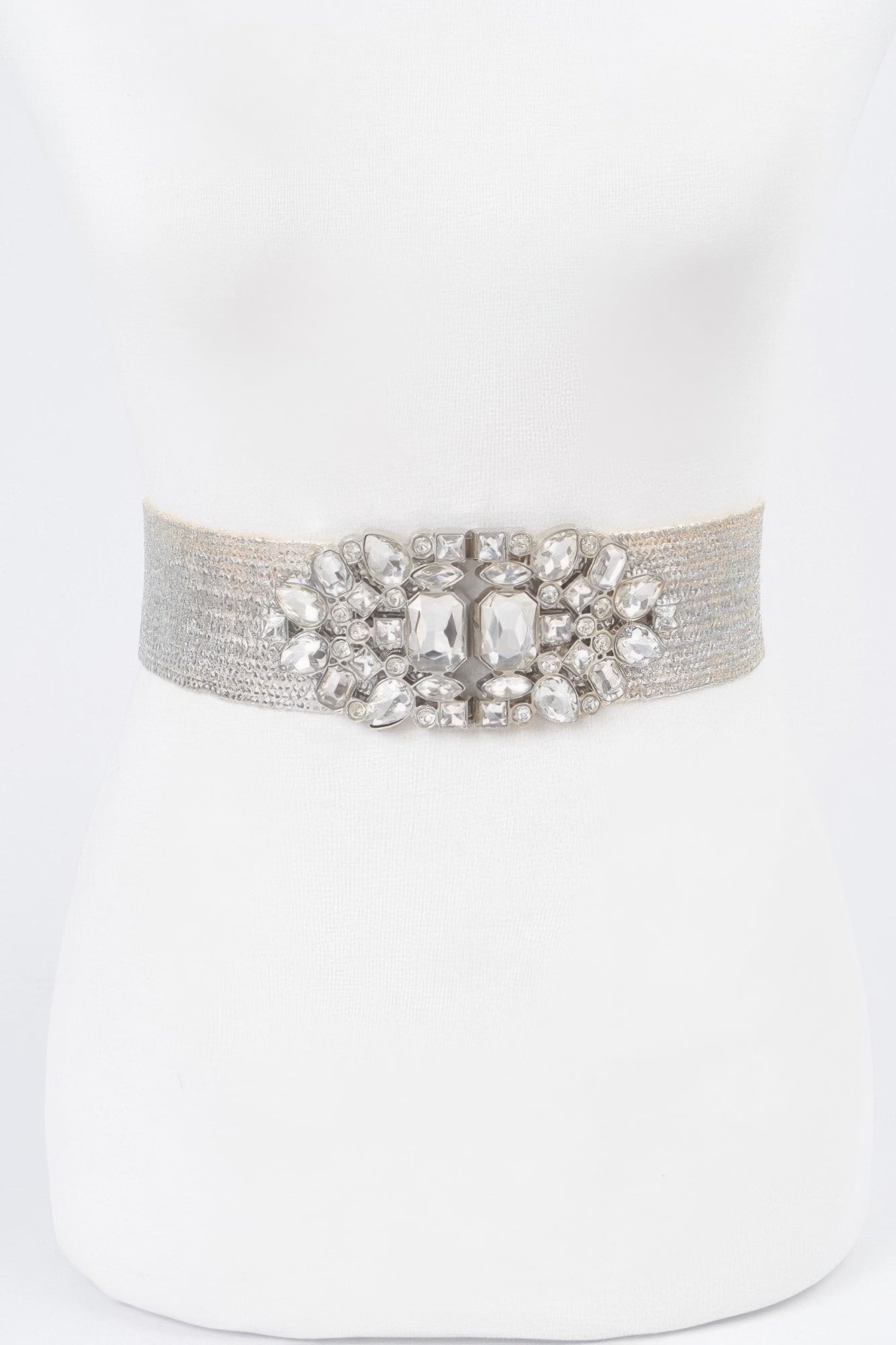 Silberfarbener Strohbelt mit rechteckigem Strass-Cluster mittig