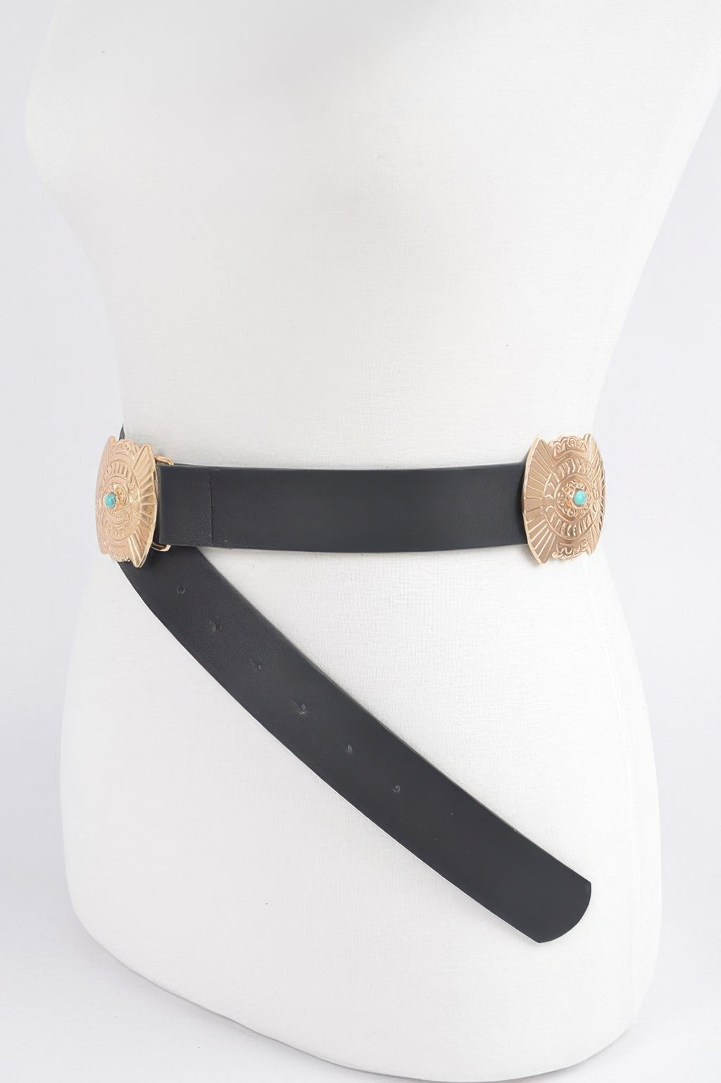 Cinturón estilo vaquero negro con conchos dorados y detalles turquesa