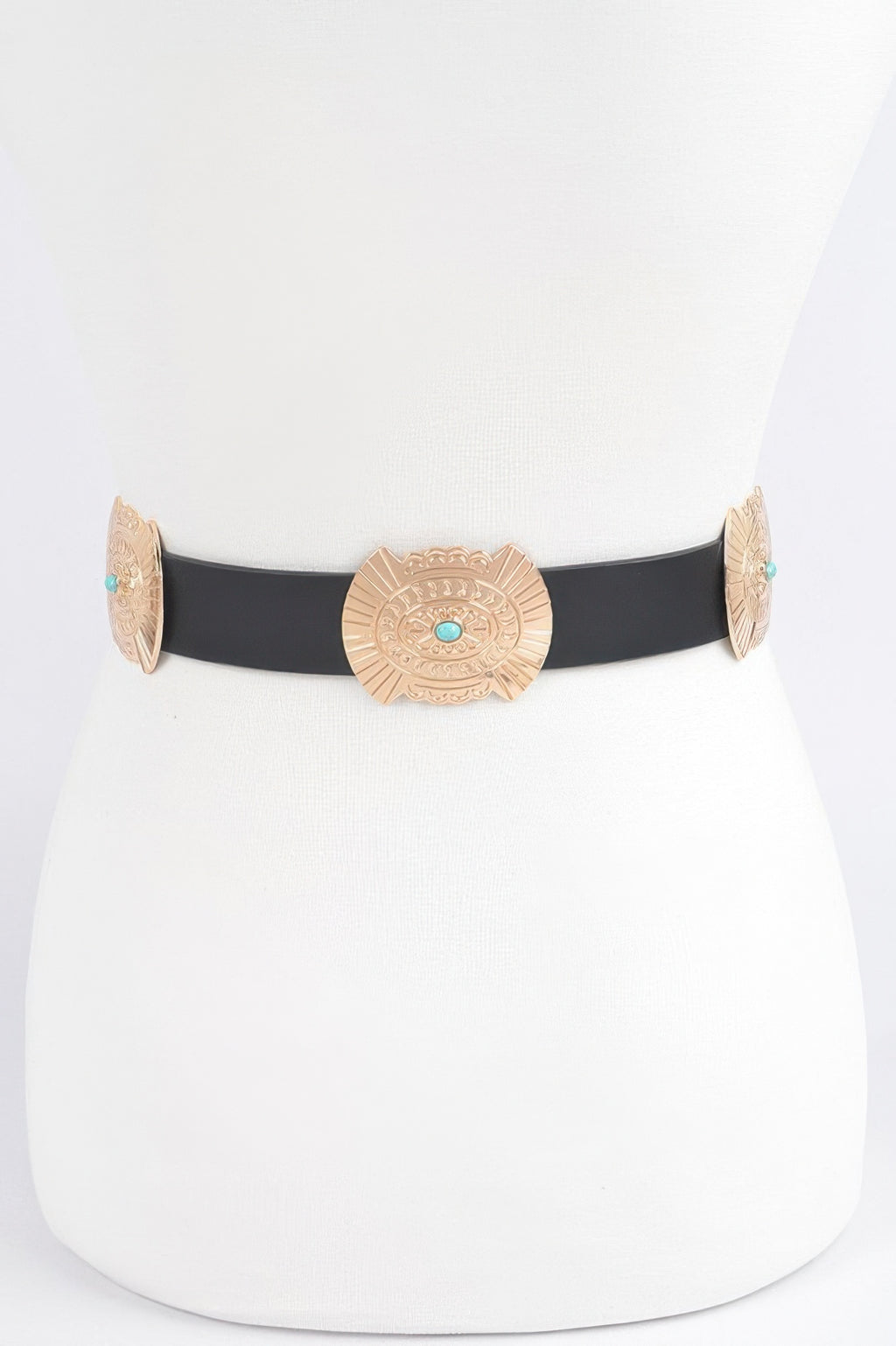 Cinturón estilo vaquero negro con hebilla dorada tipo sol y concho turquesa