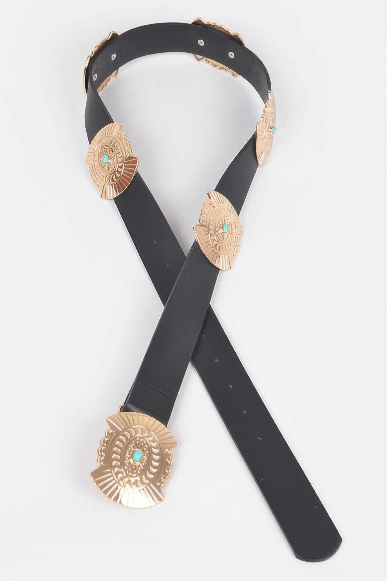 Cinturón estilo vaquero negro con correas cruzadas y conchos dorados con turquesa