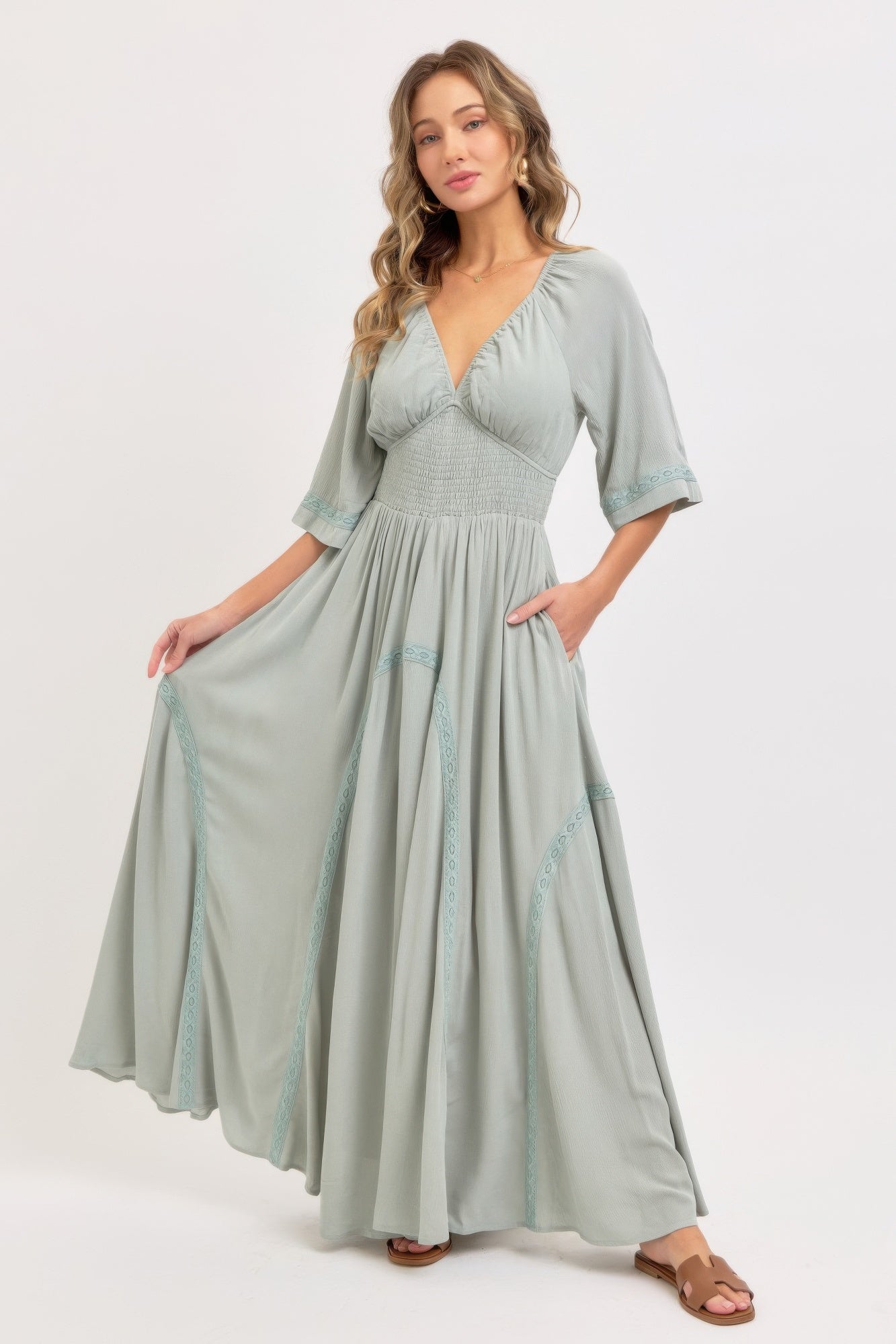 Romantic flowy maxi dress in dusty sage with V-neck and three-quarter sleeves