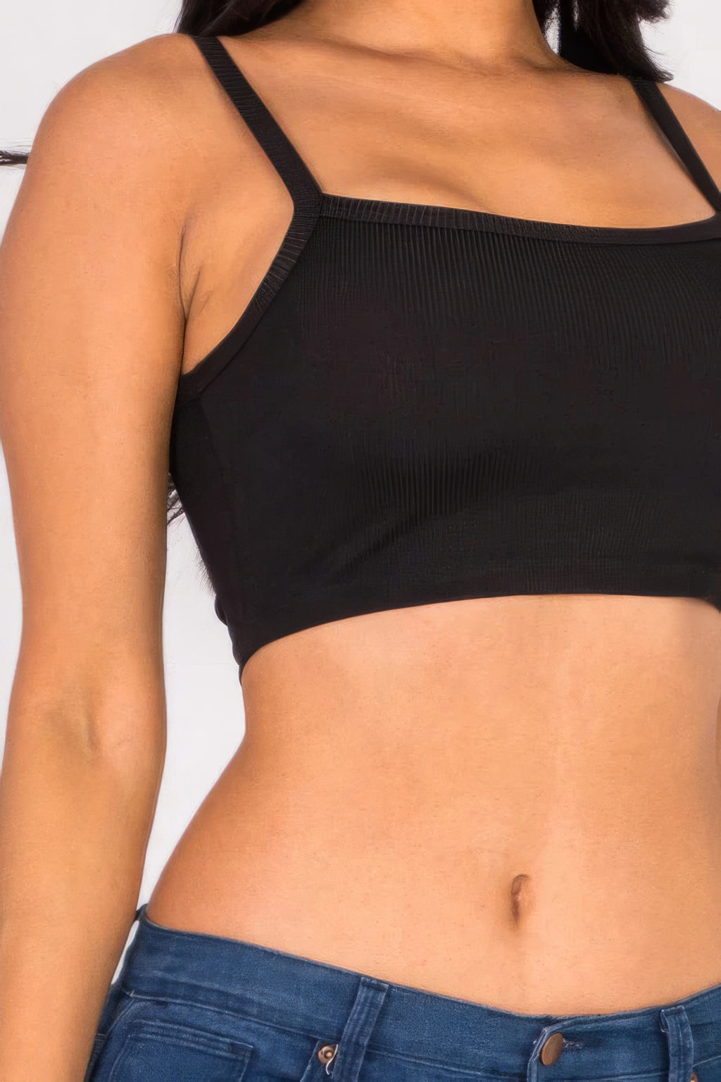 Schwarzes Rippstrick-Crop-Top mit schmalen Trägern und quadratischem Rücken