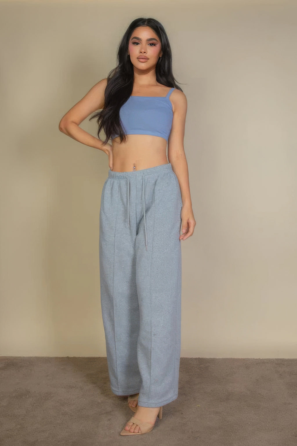 Helles blaues Rib Knit Cropped Cami-Top, breitere Träger, schmaler Schnitt