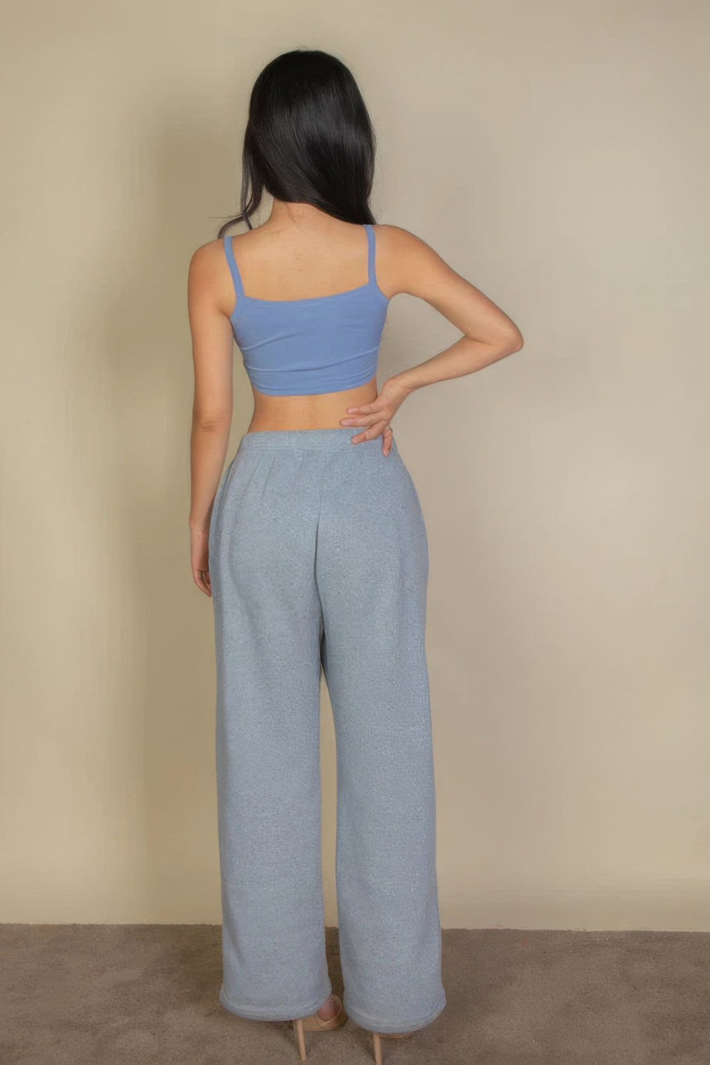 Hellblaues Cropped Cami-Top mit schmalen Trägern, gerippte Oberfläche hinten