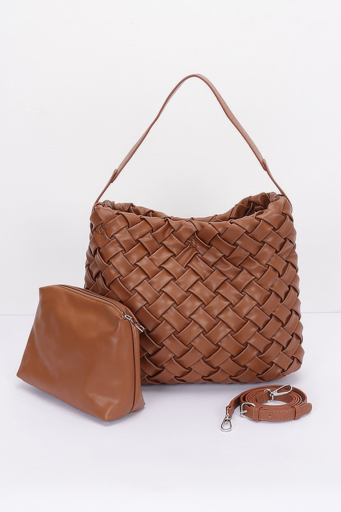 Braune geflochtene Hobo Bag aus Kunstleder, mit Seitentasche und verstellbarem Riemen