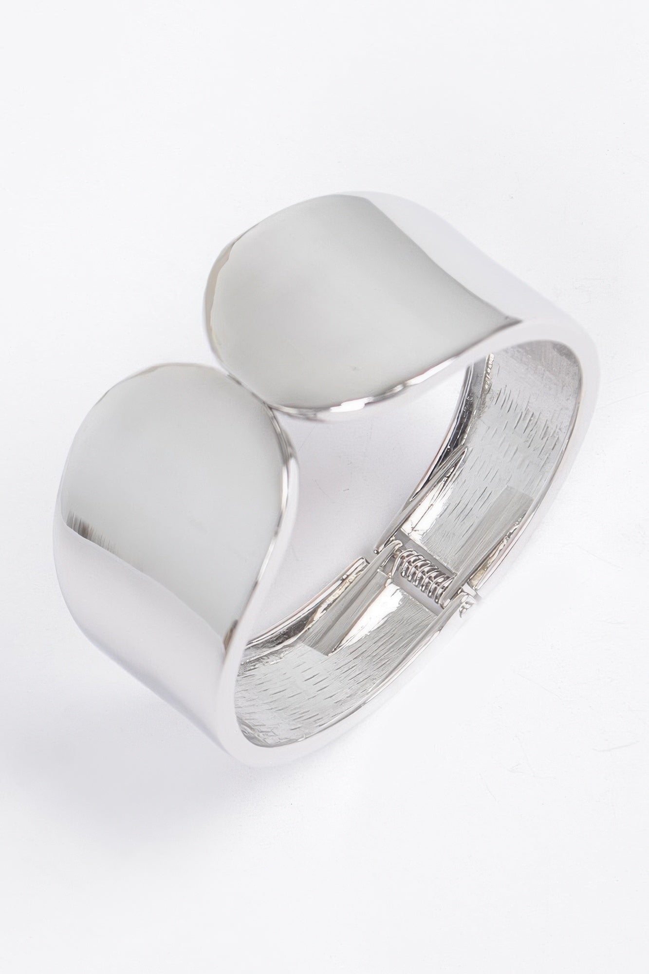 Metal spring hinge cuff bracelet, silver finish with hinged clasp