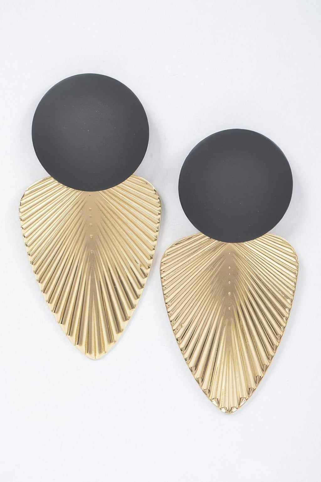 Geometric dangle earrings: black round tops with gold textured teardrop fans