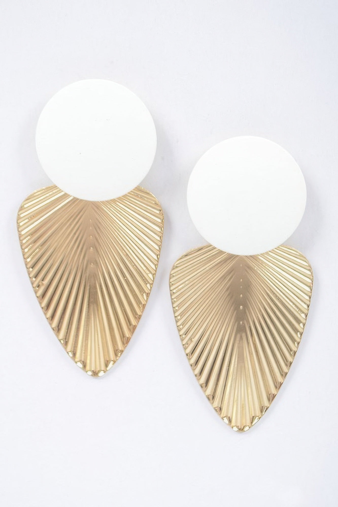 Geometric dangle earrings: white round tops with gold ribbed teardrop fan drops