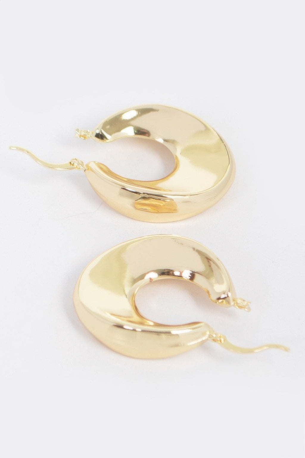 Vintage gold dip metal earrings, flat oval hoops with wavy edge, shiny finish