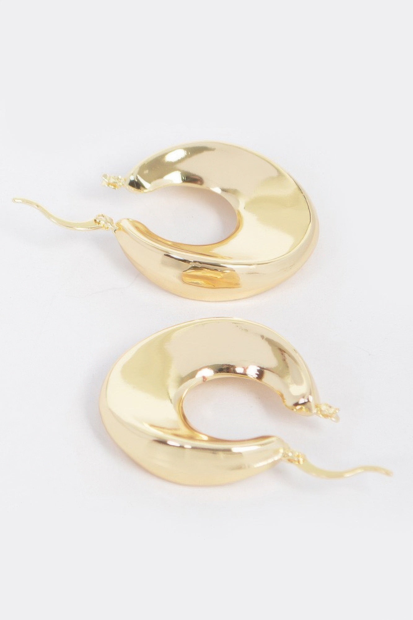 Vintage gold dip metal earrings, flat oval hoops with wavy edge, shiny finish