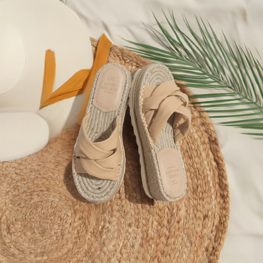 Beige Espadrille-Plateau-Sandalen mit gekreuzten Riemen, Innensohle mit Prägung sichtbar