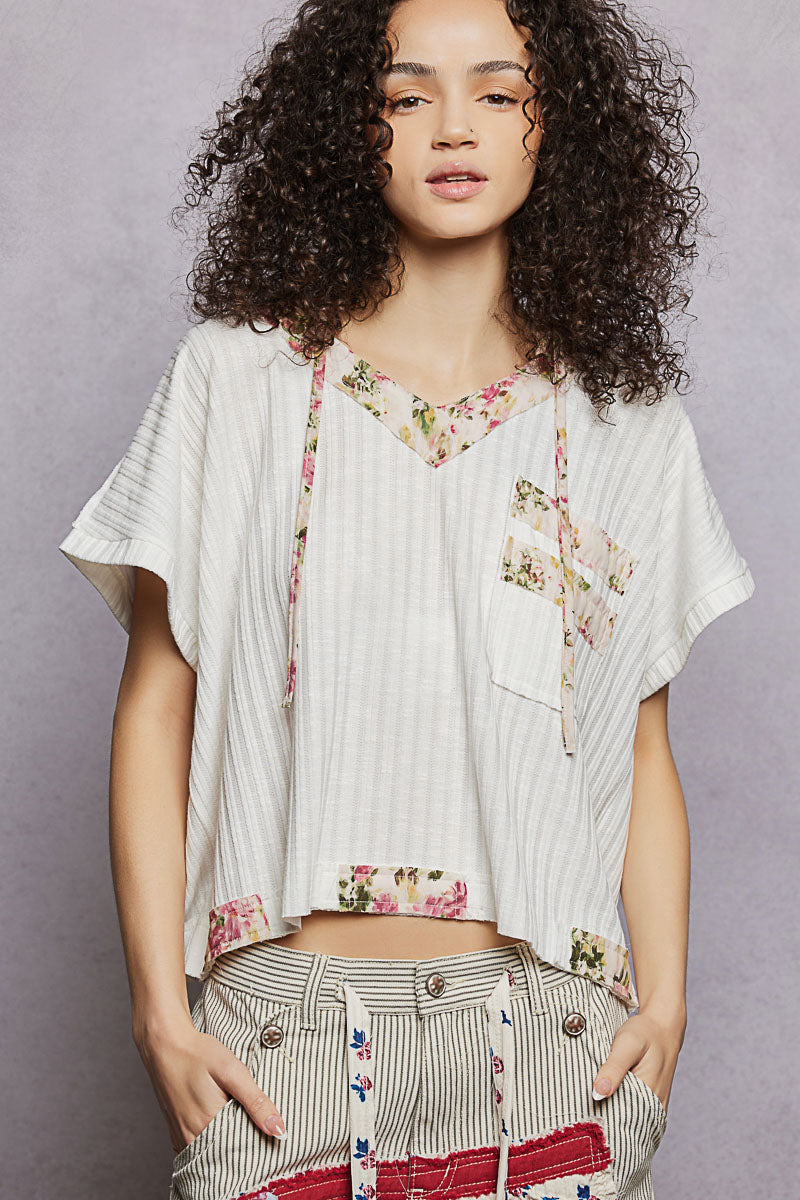 Off-white hooded short-sleeve top with floral ribbon V-neck and pocket