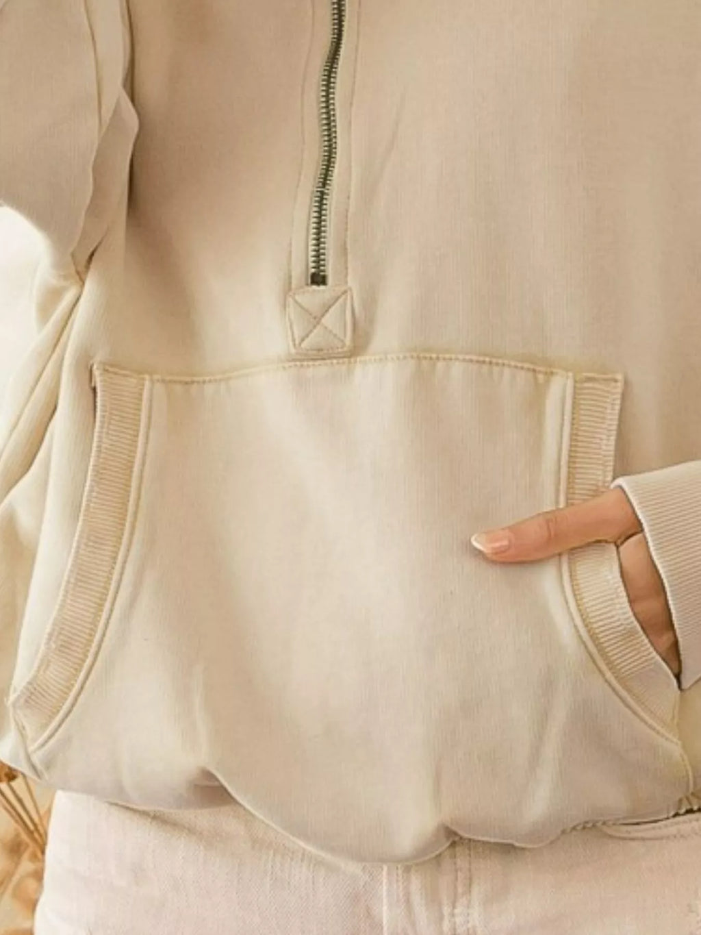 Oatmeal fleece half-zip hoodie, ribbed elastic hem and kangaroo pocket