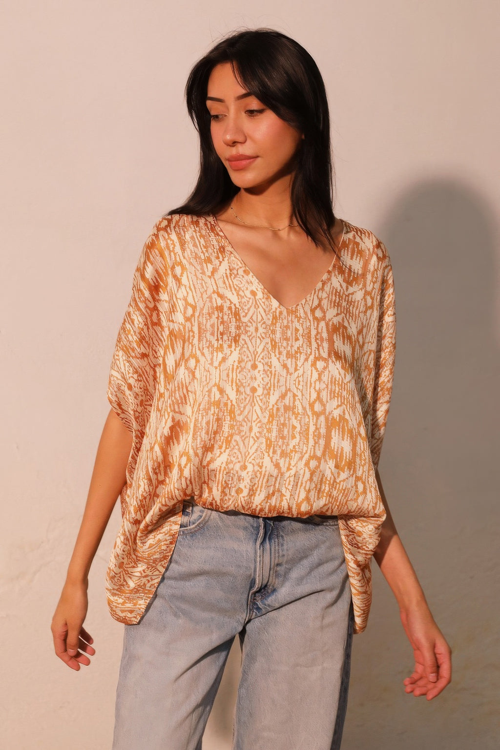 Bohemian Kaftan-Top mit V-Ausschnitt, gold/orange Muster, weiter Fledermausärmel