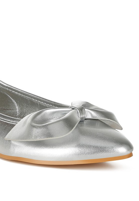 Silver metallic ballerina flats, close-up of the pleated bow