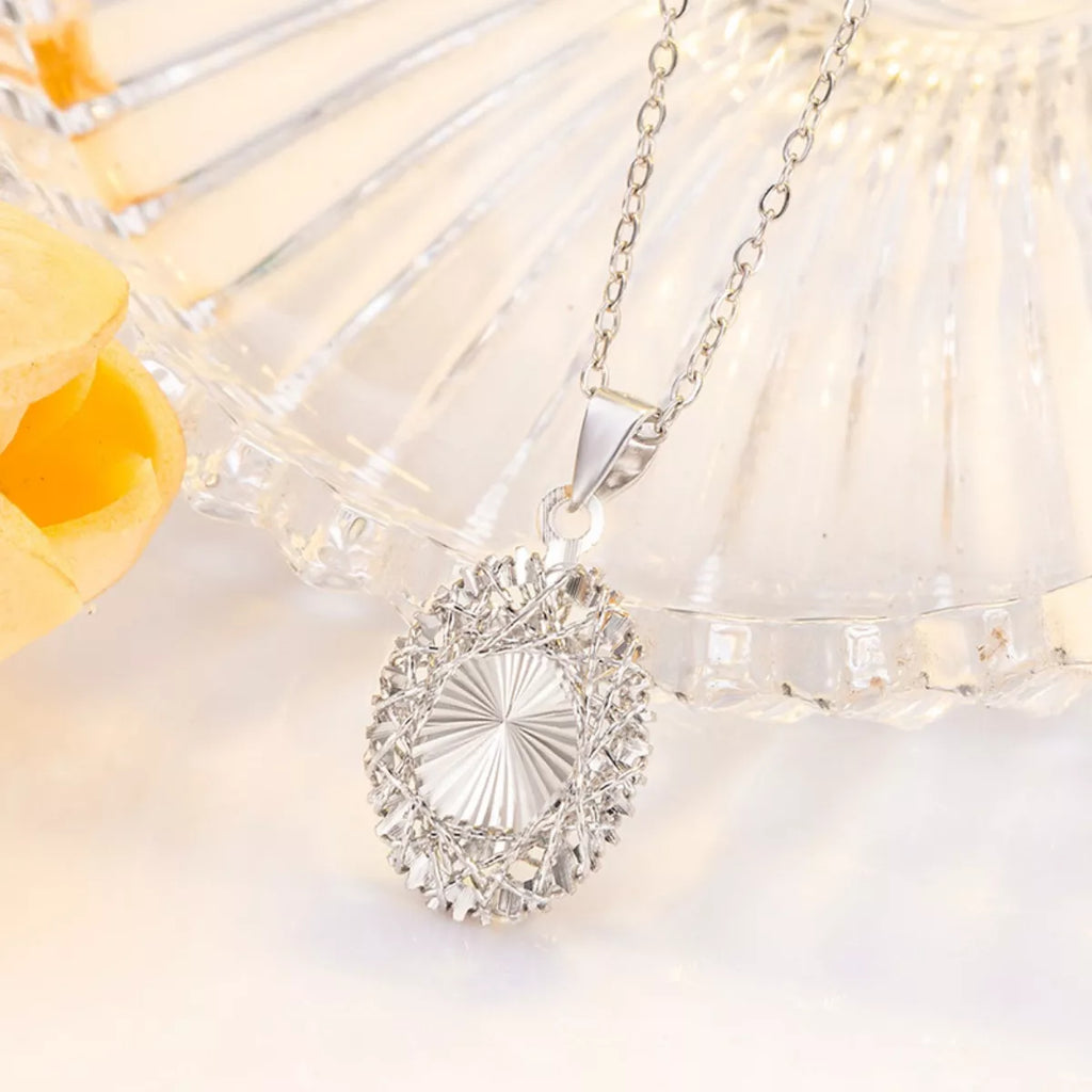 Trendsi silver pendant necklace with round lace-like filigree charm and sunburst motif