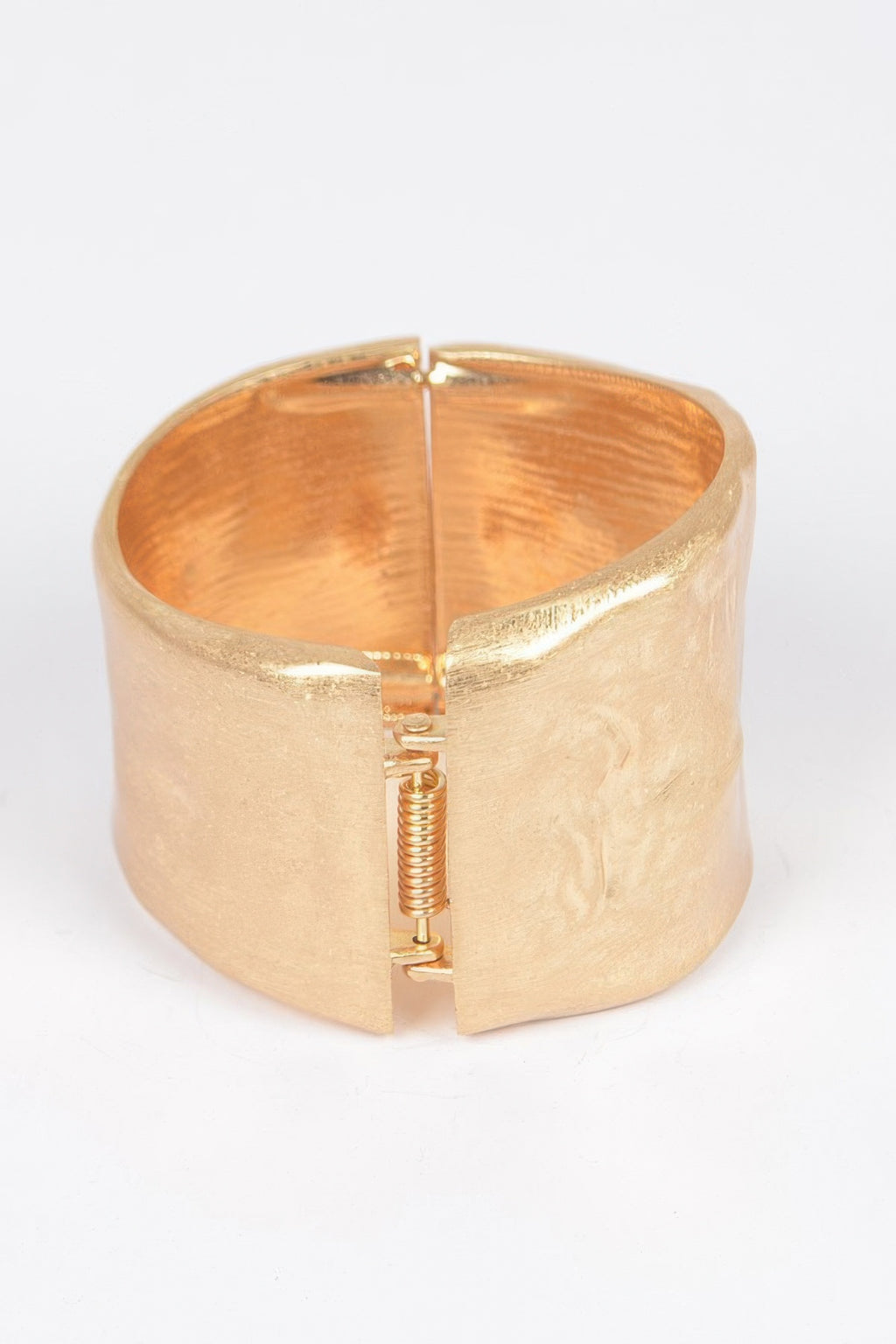 Gold spring hinge cuff bracelet, two-piece clasp and vertical seam