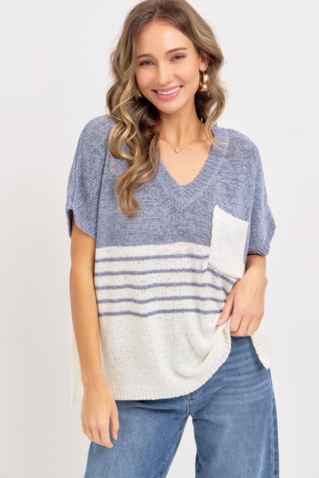 Casual oversized Knit Top, V-Ausschnitt, blau-grau & creme mit Streifen und Brusttasche